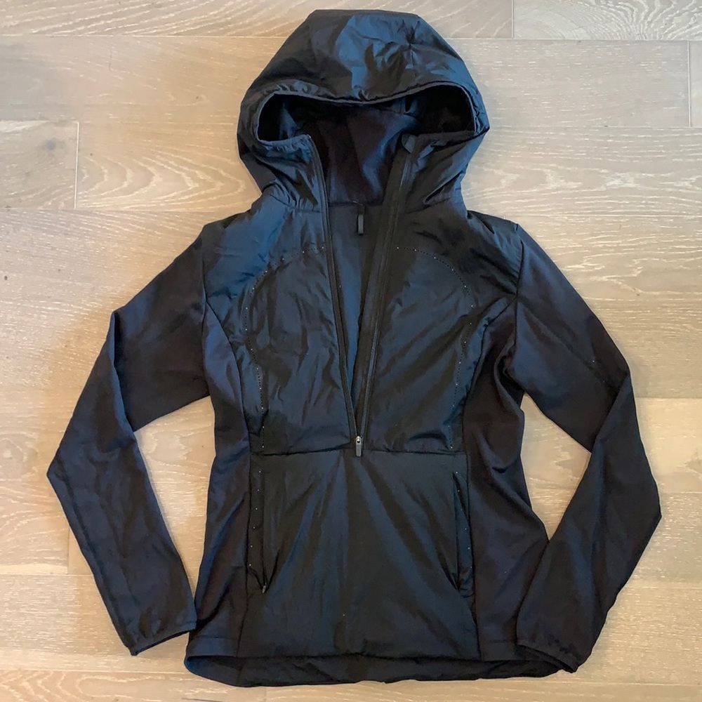 Lululemon half zip pullover with pockets & hood!